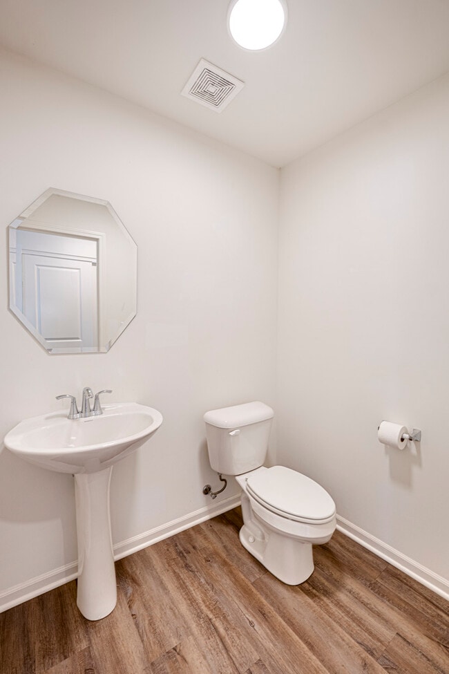 Photo - 2939 Showplace Dr