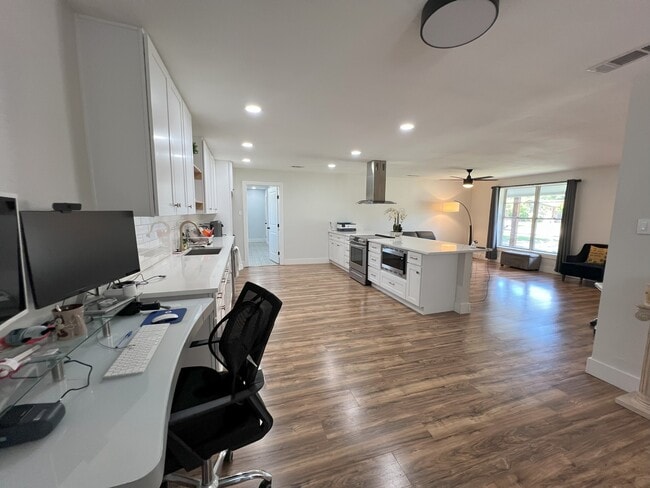 Photo - 1702 Bristol Ct N