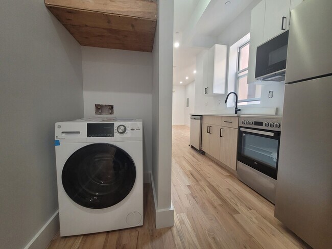 Photo - 18-65-65 Putnam Ave Unit 3B