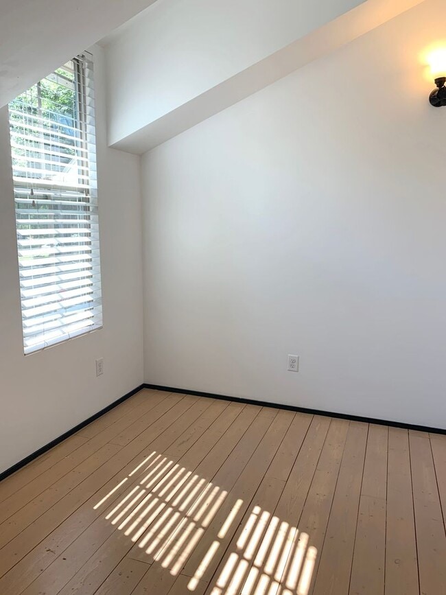 Photo - 318-320 W Myrtle Unit 318 #1