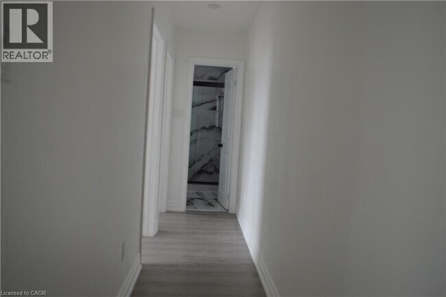 Photo - 2224A KINGSTON Road Unit# 4 Unité 4