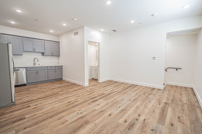 Photo - 14550 Burbank Blvd Unit 105