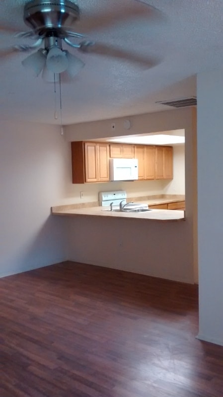 Photo - 122 W Perry Ln