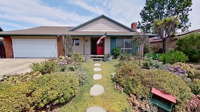 Building Photo - 4 Bedroom/2 Bathroom house in Goleta