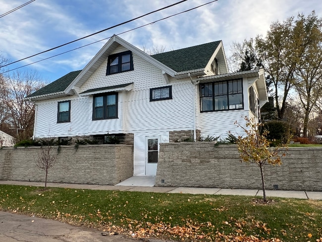 Photo - 712 Winslow Ave