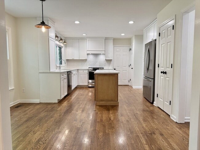 Photo - 1370 Buckingham Cir