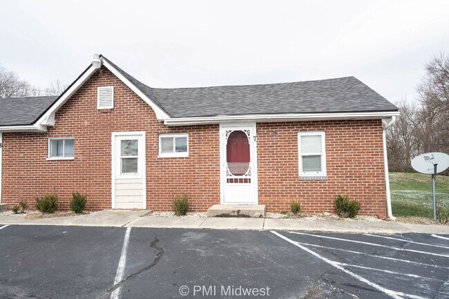 Photo - "Cozy 1-Bedroom Retreat: Perfectly Located Gem in Greenfield, IN!" Unit Apt 7