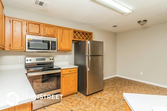 Photo - 6821 Driffield Cir W