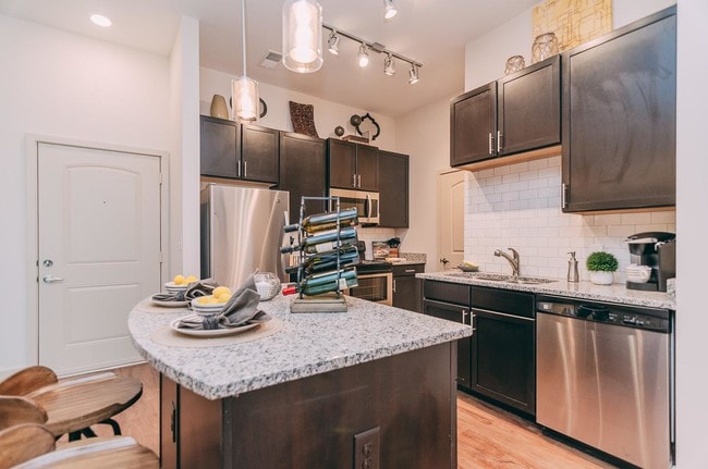 Photo - 3343 Memorial