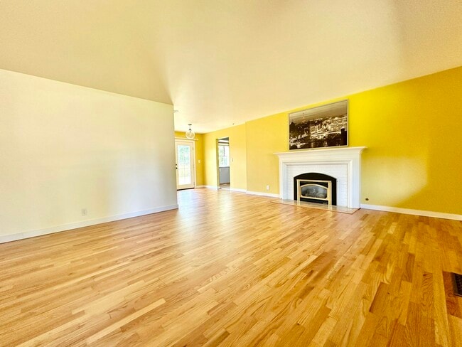 Photo - 4245 S 183rd St