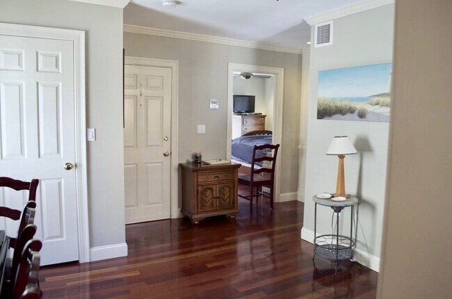 Building Photo - 11 Parker St Unit 2