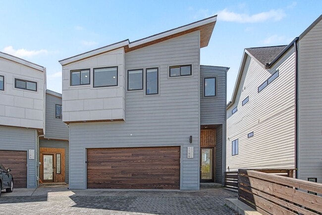 Building Photo - East Nashville Rental with Downtown Views!