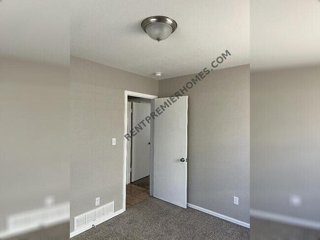 Photo - 2621 SW 55th St