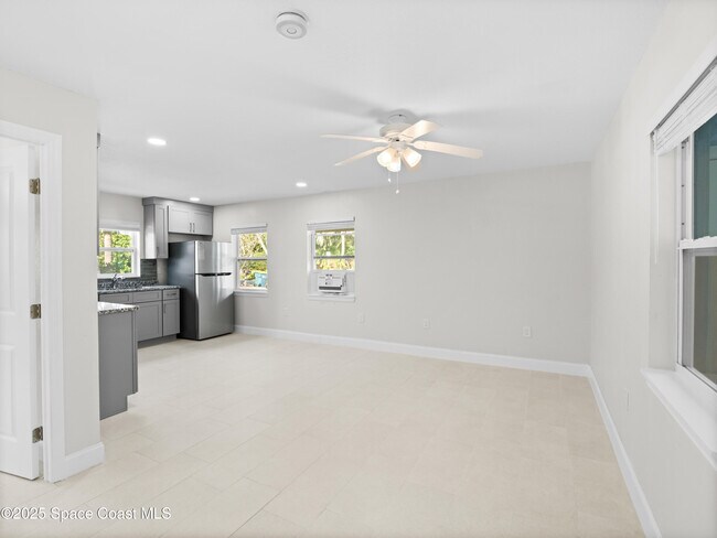 Photo - 101 Deland Ave Unidad 3