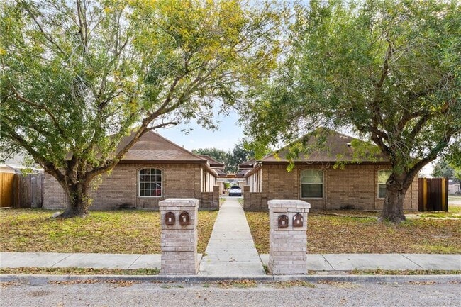 Building Photo - 24 Erica