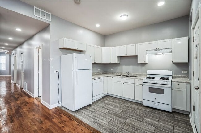 Photo - 1319 W Garfield Blvd Apartamento