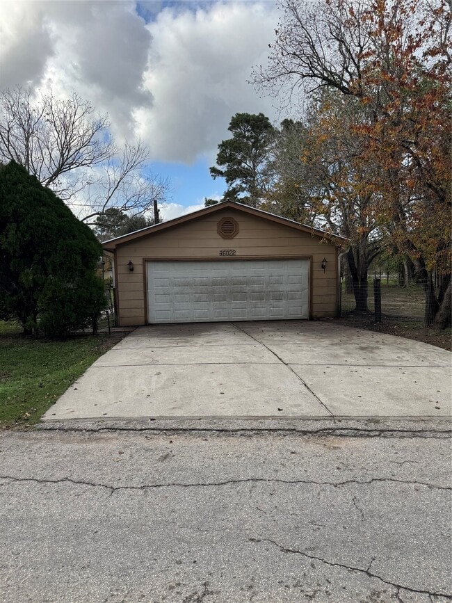 Photo - 36022 Lomax Rd