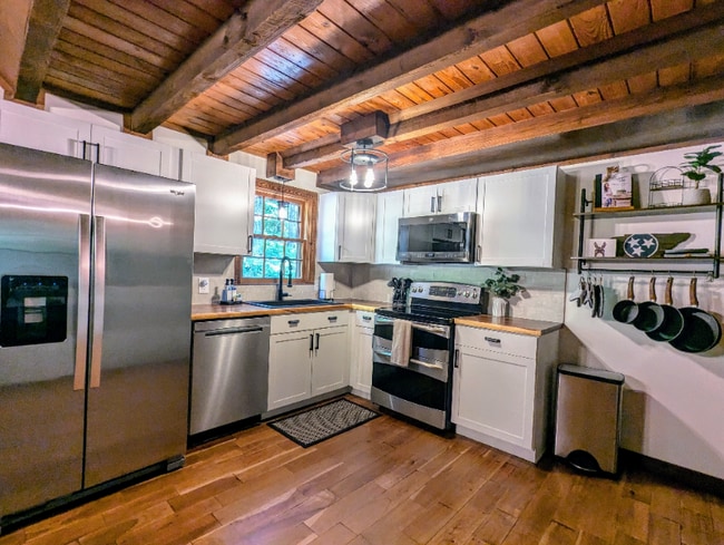 Photo - 1115 Bear Creek Pike