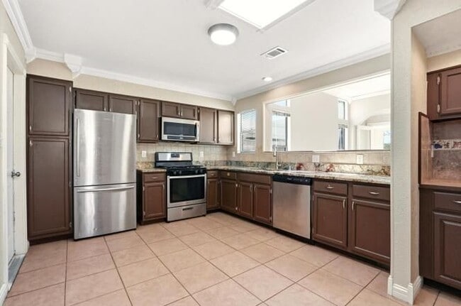 Photo - 1645 Hollyberry Dr NE