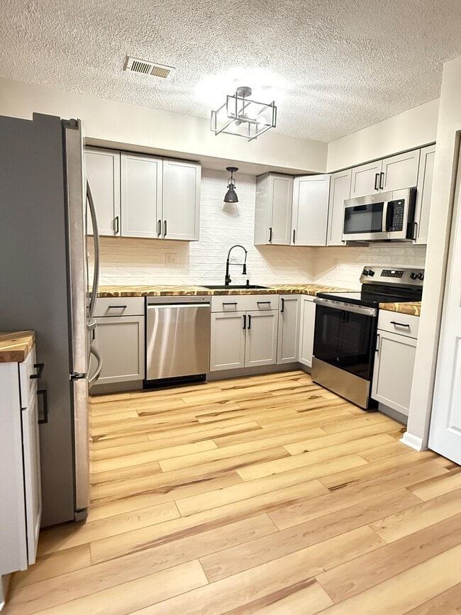 Photo - 1905 Walnut Ridge Dr