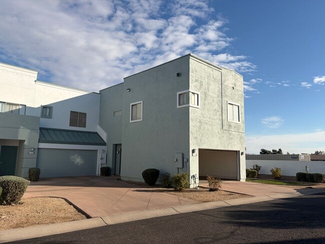 Photo - 2 Bedroom 2.5 Bath Townhome!