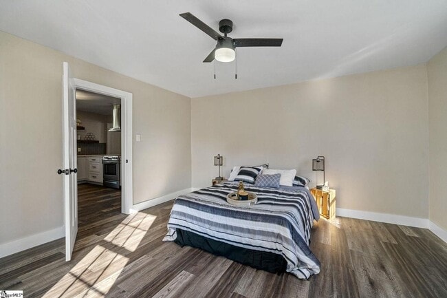 Photo - 212 E Bearden St