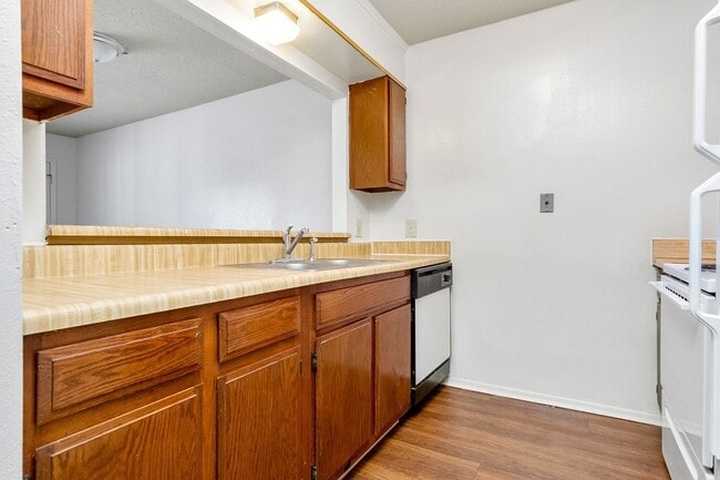 Photo - Tiffany Square Apartments