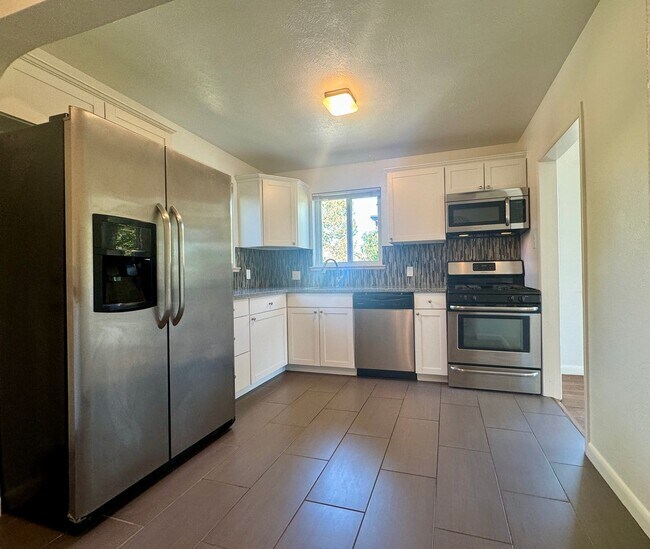 Photo - 2 Bedroom, 1 Bathroom Duplex in Denver! Available August!!
