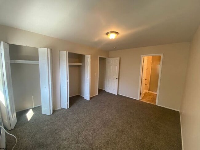 Photo - Beautiful 3 bedroom with updates galore- N...