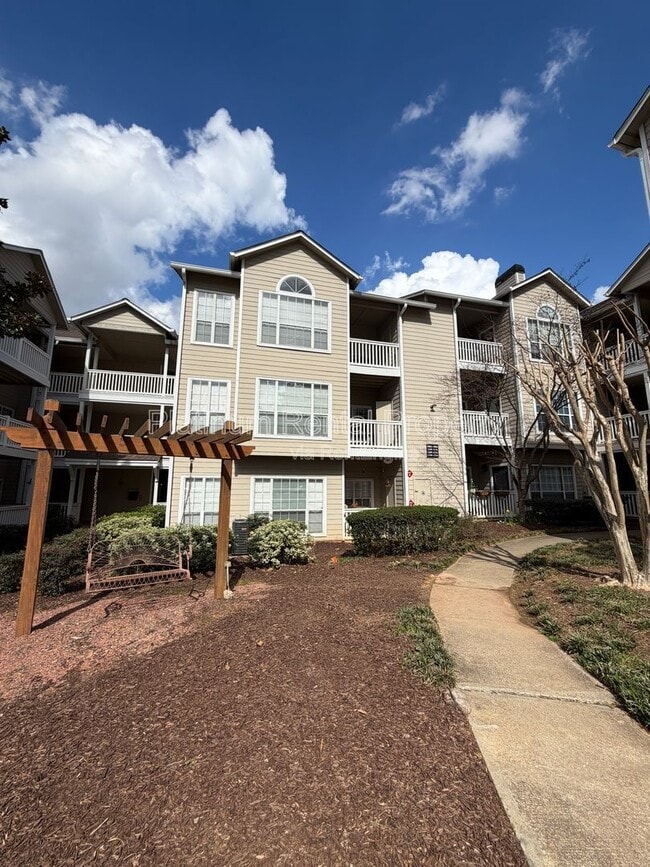 Building Photo - 1250 Parkwood Cir SE Unit 1313