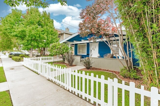 Building Photo - 257-257 1/2 Newport Ave Unit 257 Newport Ave. Rental