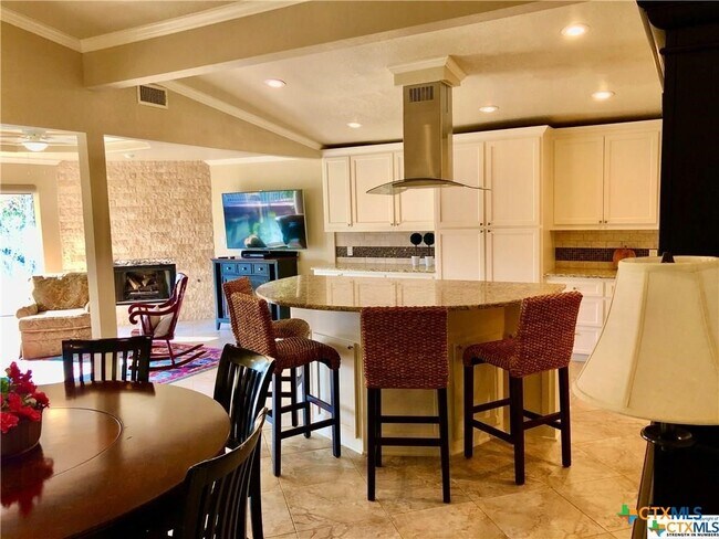 Photo - 156 Trelawney St