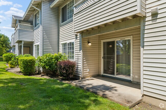 2BR, 1BA - 800SF - Patio
