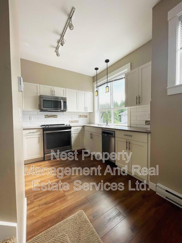 110-110 Baxter Ave