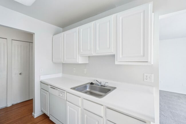 Photo - Venoy Pines Apartments