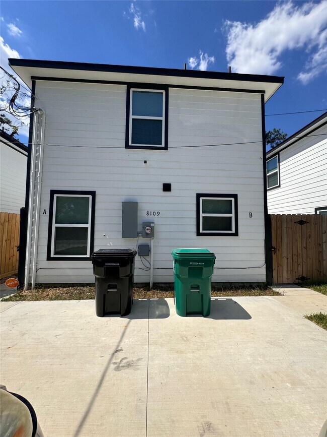 Photo - 8109 Denton St