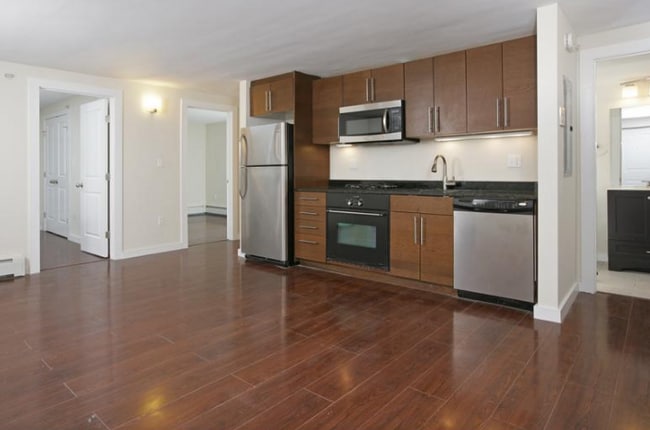 Building Photo - 18 E Springfield St Unit 4