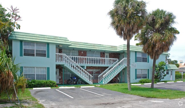 Photo - Pirates Cove Apartments