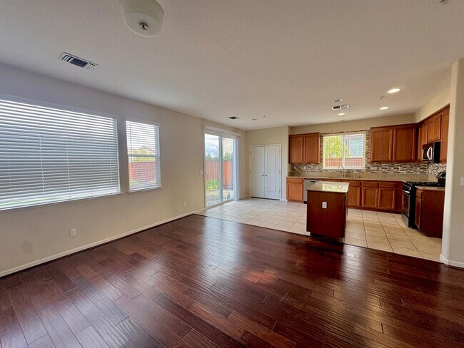 Photo - 2581 Tampico Dr