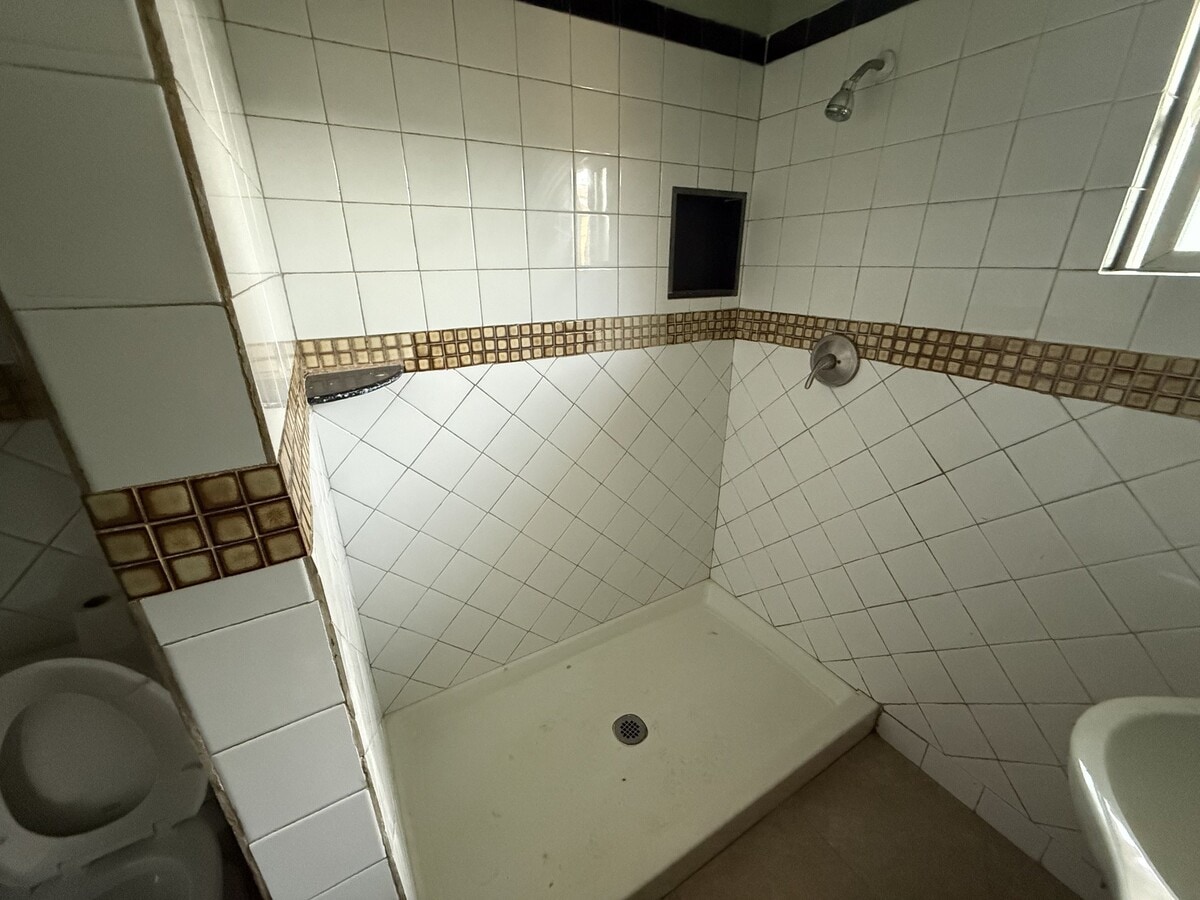 Photo - 525 E Hyde Park Blvd Unit E