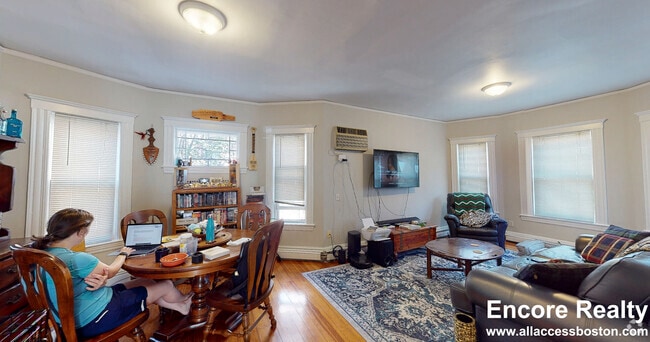 Building Photo - 8 Chapman Pl Rental