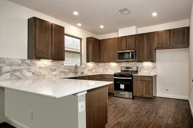 Building Photo - 27646 Mesabe Dr