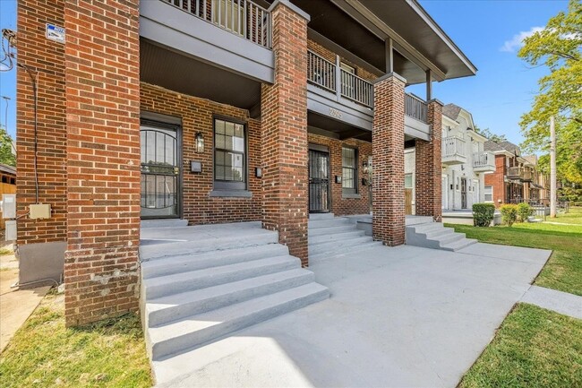 Photo - 2395 Forest Ave