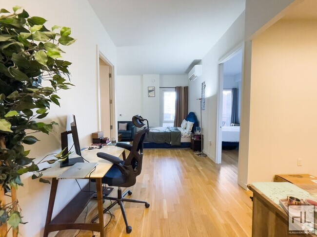 Building Photo - Stylish and Modern 1-Bed 1-Bath with Priva... Unit 501 Rental