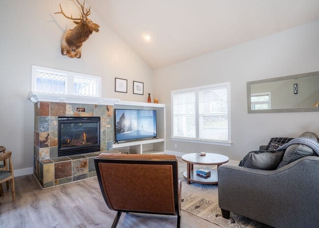 Photo - Amazing Updated Braeburn Townhome close to all Bend has to offer!