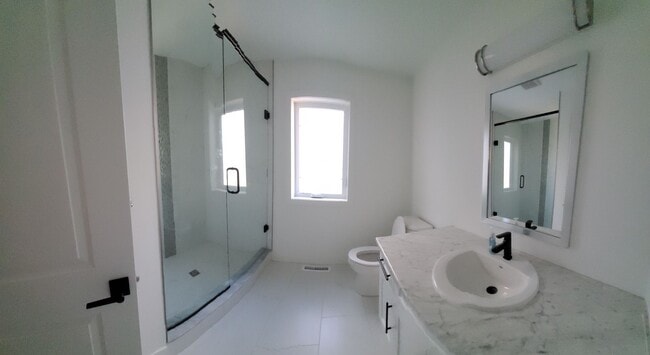 Photo - 969 Deveron Cres