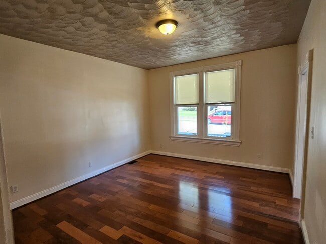 Photo - 249 Earnshaw Ave