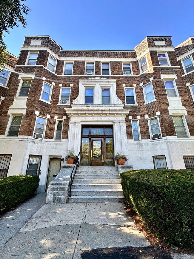 Building Photo - 1669 Commonwealth Ave Unit 18 Rental