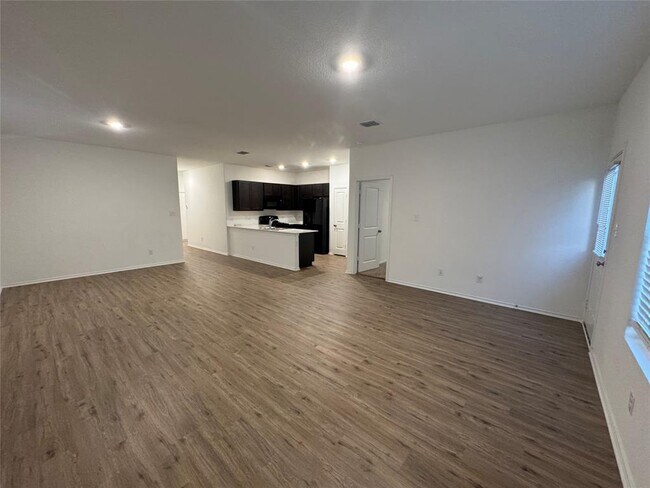 Photo - 502 Thunderstorm Ave