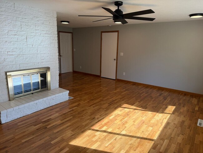 17704 N Hilltop Rd Unit #1